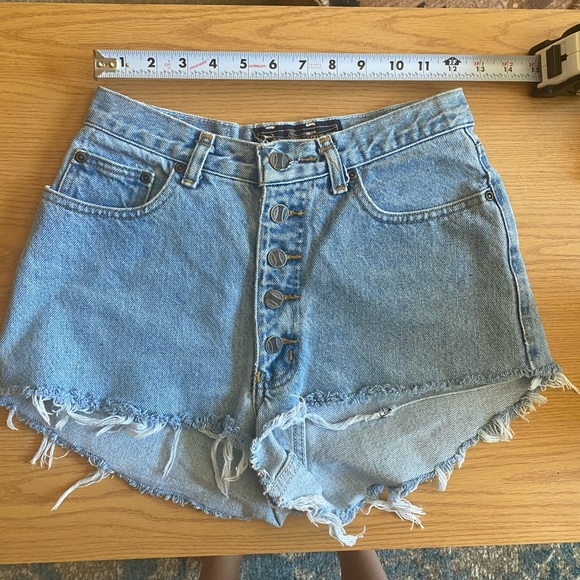 Vintage high waisted light wash denim cut offs - Picture 4 of 7